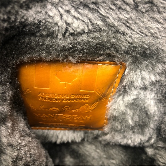 MANITOBAH MUKLUKS Snowy Owl Fur and Suede Beaded Winter Boots in Grey - Size 6 - Picture 16 of 16